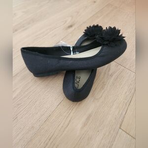THE CHILDREN'S PLACE | NWT black dress shoe with flower